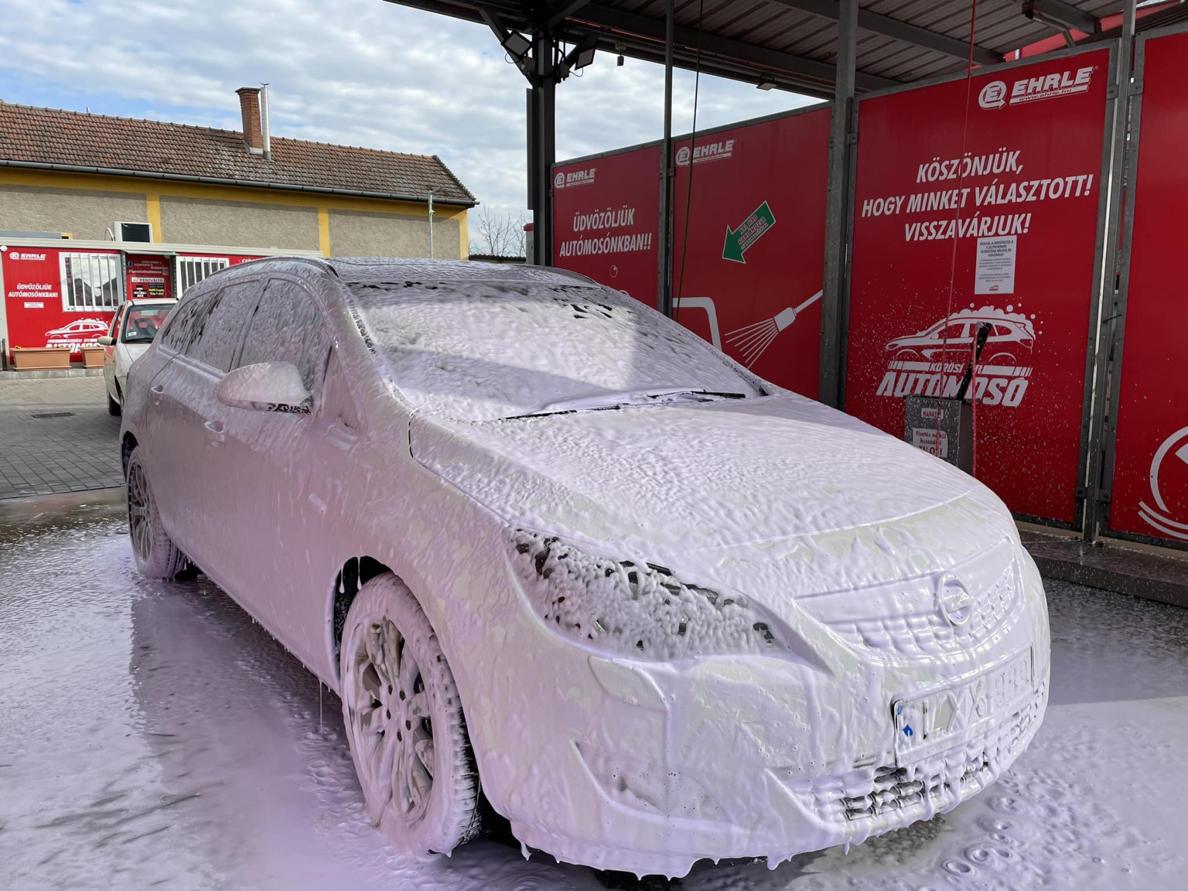 Kőrösi Úti Autómosó Cegléd image